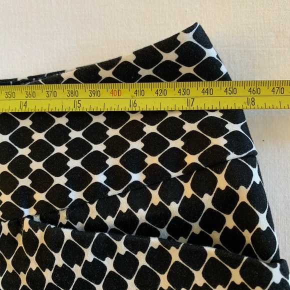 Worthington- modern fit Capri black & white ladies pants - Picture 8 of 9